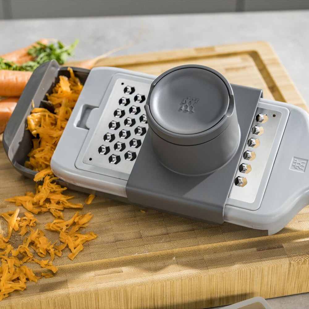 Z-Cut 7 in 1 Multifunctional Grater with 4 Exchangeable Grating Z-Cut 7 in 1 Multifunctional Grater with 4 Exchangeable Grating