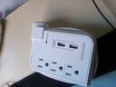 Multiprise compacte avec protection contre les surtensions avec 3 prises AC et 2 USB A -PrimeCables®